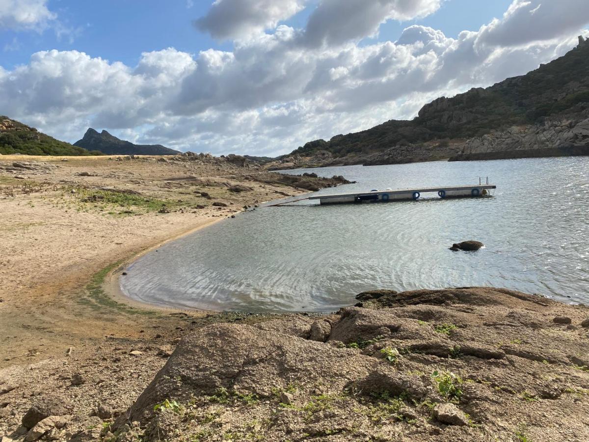 Il Nuraghe Del Lago Coghinas Oschiri エクステリア 写真