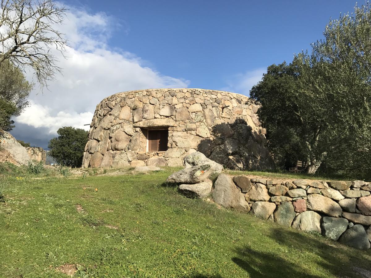 Il Nuraghe Del Lago Coghinas Oschiri エクステリア 写真